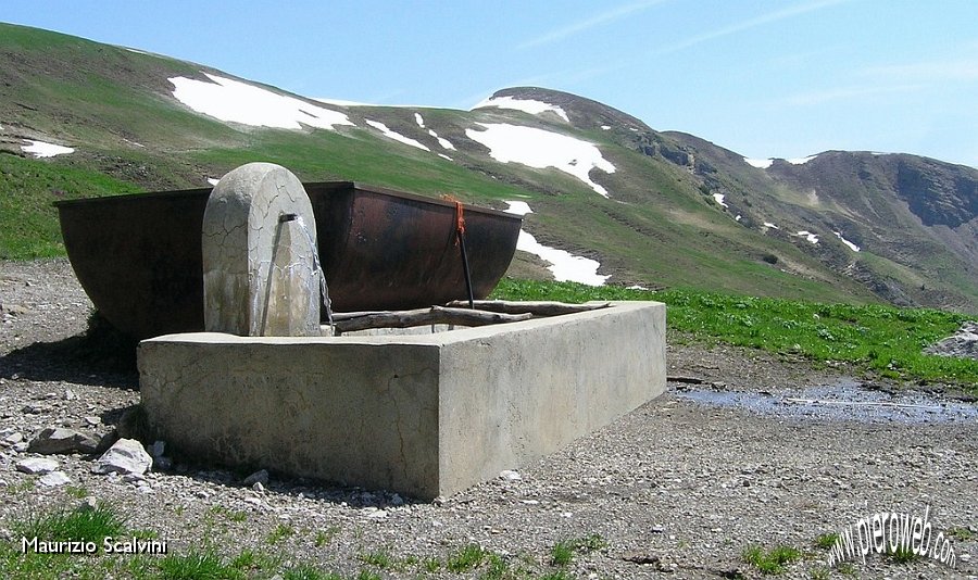 30 Fontana sopra la Baita Aralalta.JPG